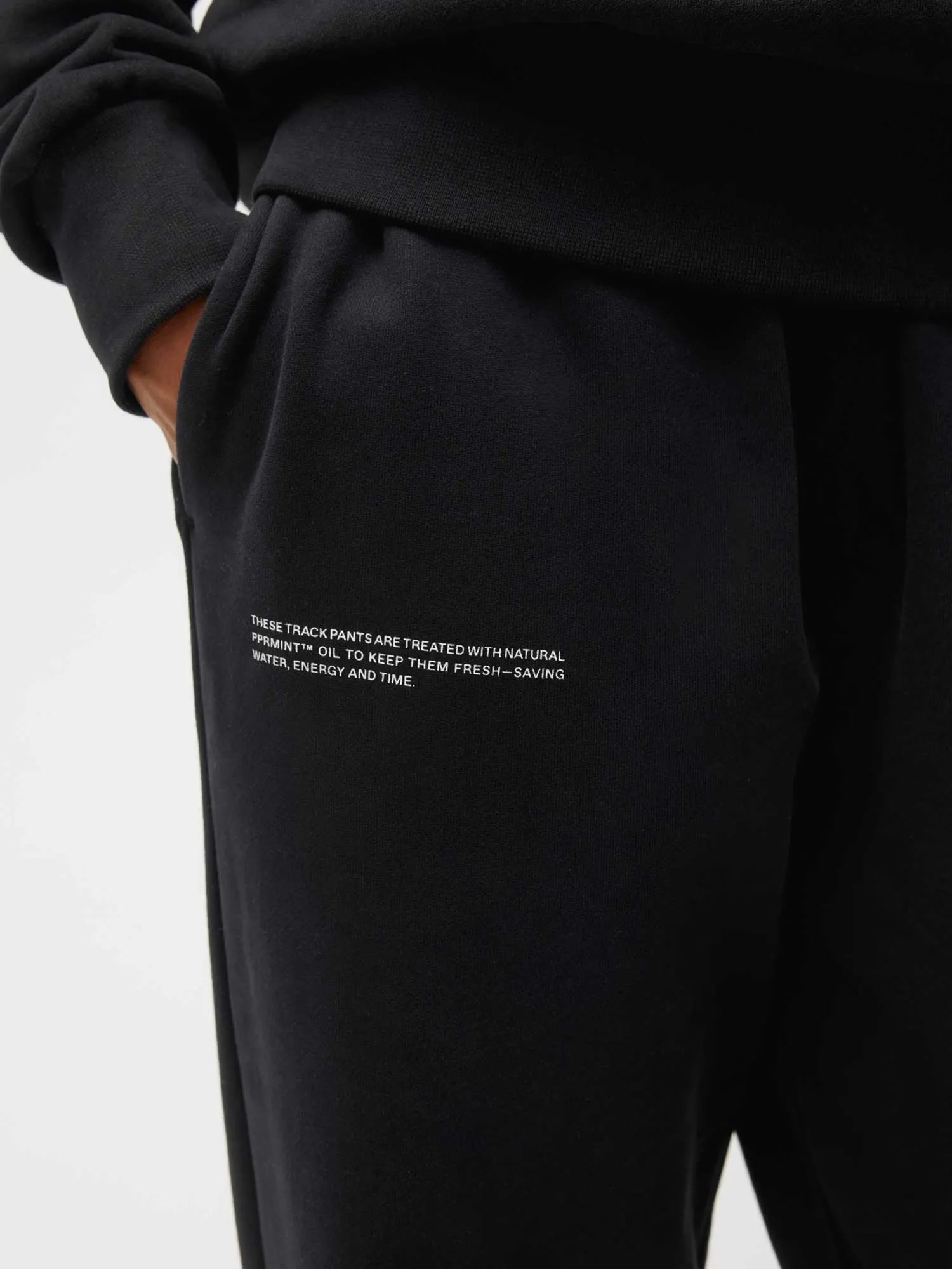 Womens 365 Midweight Track Pants—black