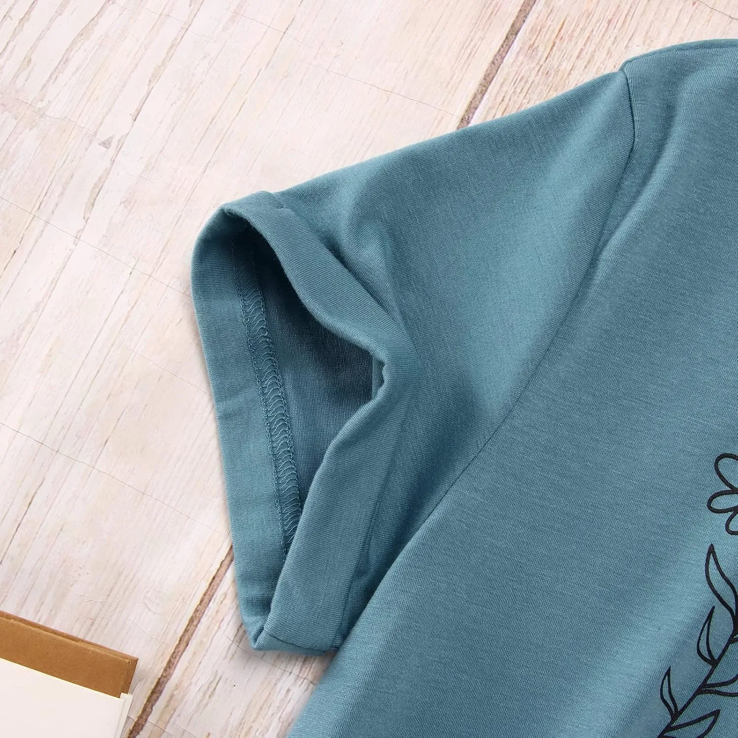 Women's Floral Tee Wildflower Graphic T Shirt Summer Flower Casual Loose Top Crew Neck Short Sleeve Shirts Tees