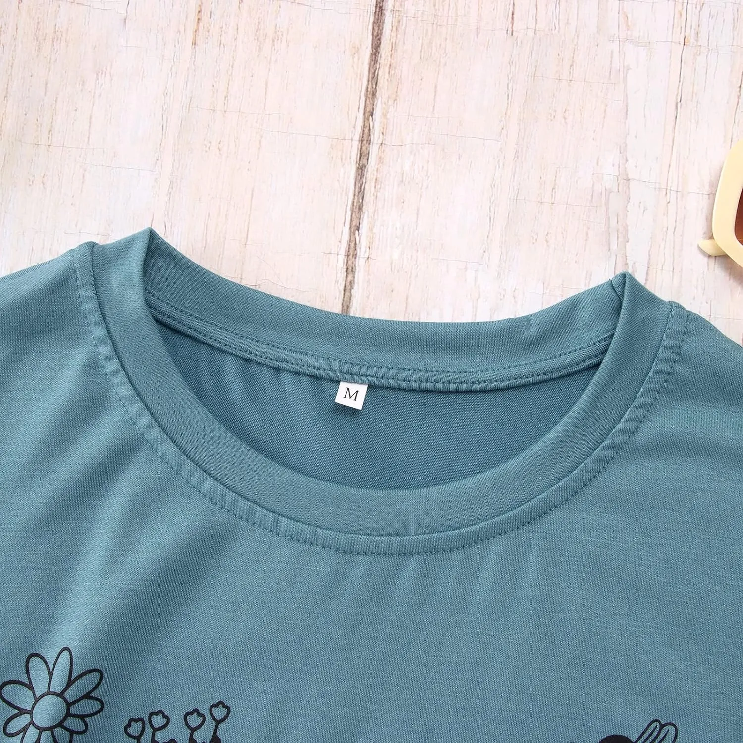Women's Floral Tee Wildflower Graphic T Shirt Summer Flower Casual Loose Top Crew Neck Short Sleeve Shirts Tees